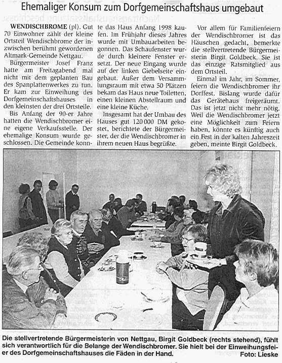 Wendischbrome, stellvertretende Bürgermeisterin von der Gemeinde Nettgau Birgit Goldbeck übergibt das Dorfgemeinschaftshaus an die Wendischbromer Einwohner. Artikel von Peter Lieske